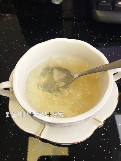 '燕窝搭配川贝炖煮，止咳润肺的滋养佳品'