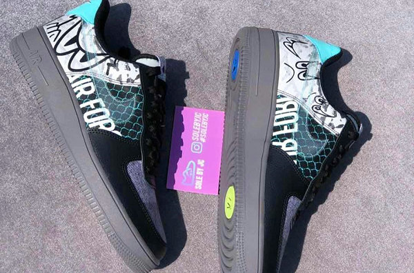 Air Force 1 鞋款黑灰涂鸦配色曝光，Tiffany 蓝细节及透明Swoosh 吸睛