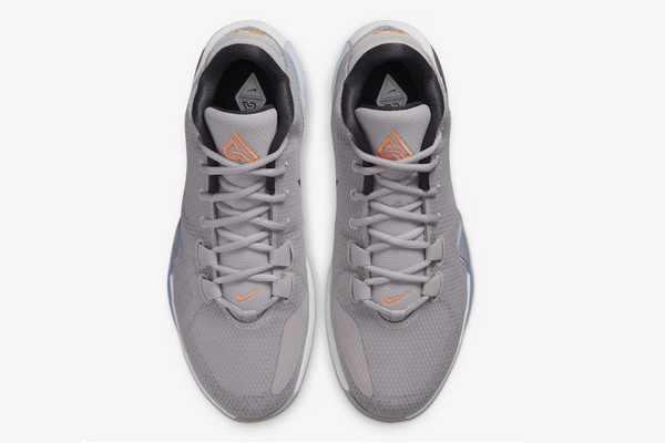 Nike  Zoom Freak 1 全新白灰配色鞋款.jpg