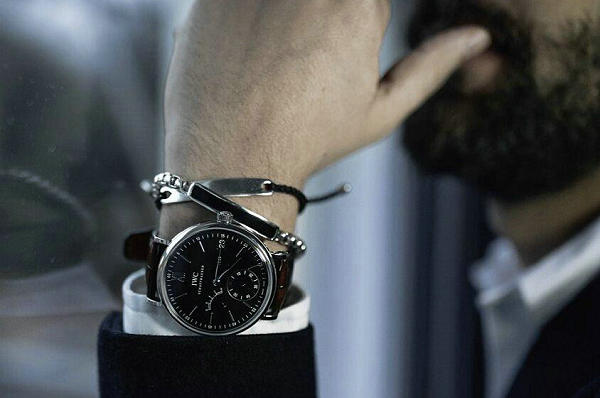 男士手链和手表的戴法3.jpg
