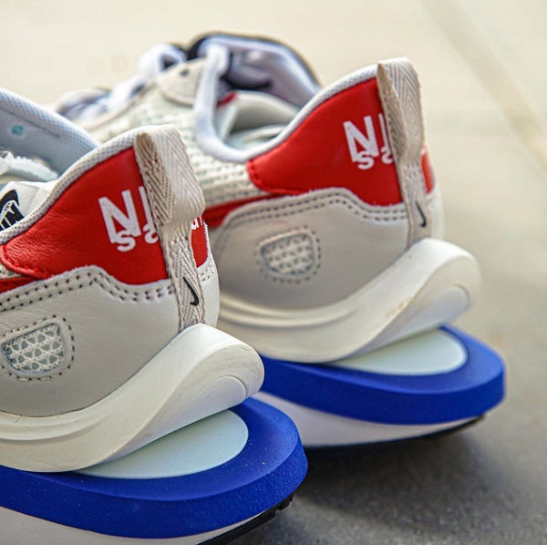 sacai x Nike VaporWaffle 联名鞋款实物曝光.jpg
