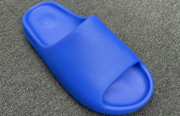 YEEZY Slide 全新“Blue”配色鞋款-1.jpg
