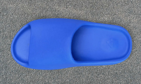 YEEZY Slide 全新“Blue”配色鞋款-2.jpg