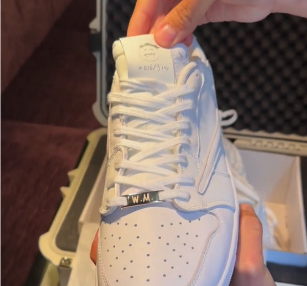 Travis Scott x aj1 Low White Party 限定鞋款2.jpg